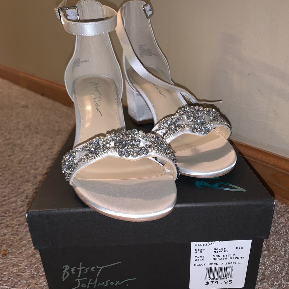 Wedding heels size 8.5 BRAND NEW